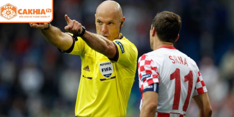 Lý do vì sao trọng tài nổi tiếng nhưng gây tranh cãi được quan tâm