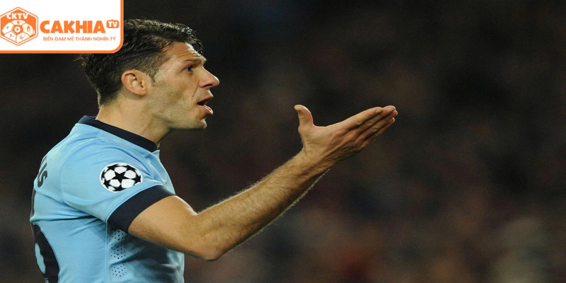 Mỗi quyết định bỏ bóng đá sớm của ngôi sao lớn luôn tạo biến động mạnh